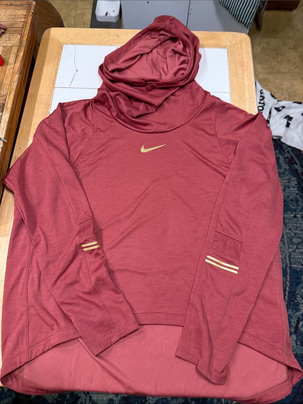Nike Women's mauve Glam midlayer running Hooded Pullover with Gold Swoosh